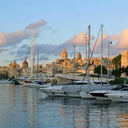 Central Traditional 2 Bedroom Town House, Appartement Cospicua