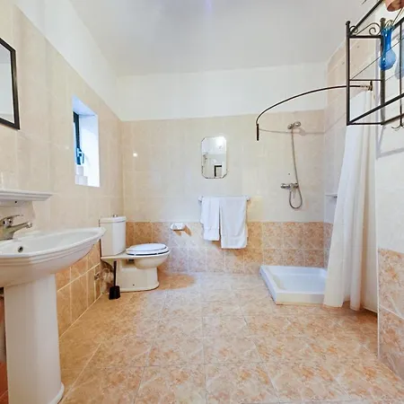 Central Traditional 2 Bedroom Town House, Appartement *